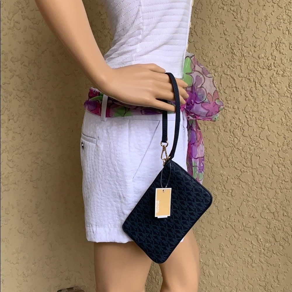 Michael Kors Jet Set Travel Large Top Zip Wristlet - Picture 4 of 16